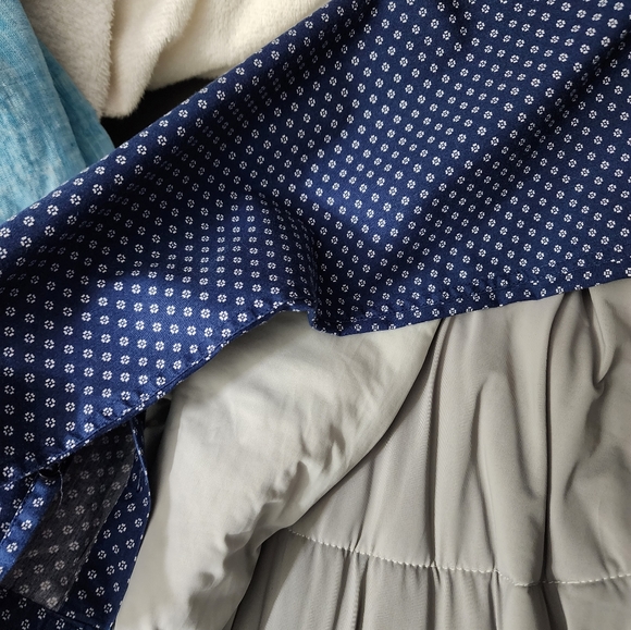 Express Fitted XL 17.5 Flower Geometric Design Dress Shirt - Picture 12 of 16